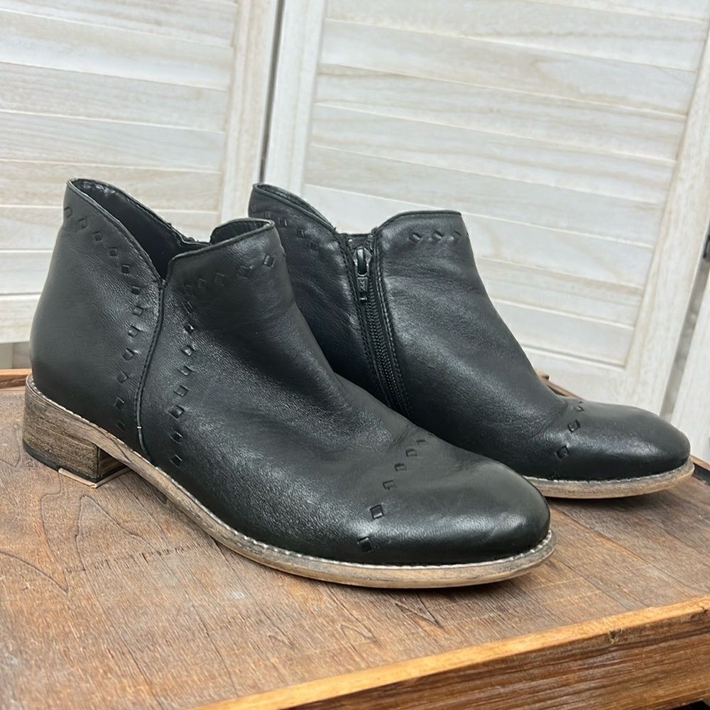 Diba True River Queen Ankle Boot Bootie 8